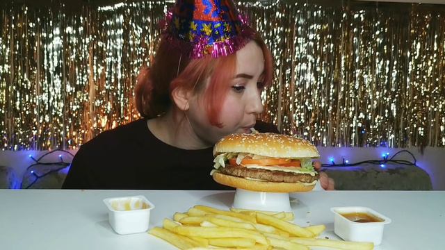 С ДР!!! 2 БИГ ТЕЙСТИ ФРИ| 2 McDonald's sandwich French FRIES ASMR MUKBANG | eating show смотреть онлайн