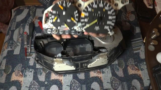 Mercedes Benz W124 Панель приборов ! Как разобрать ? Что внутри ? смотреть онлайн