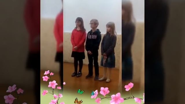 Улыбки освещают сад сердец....