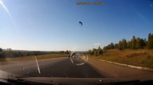 смотрим в зеркала при обгоне!