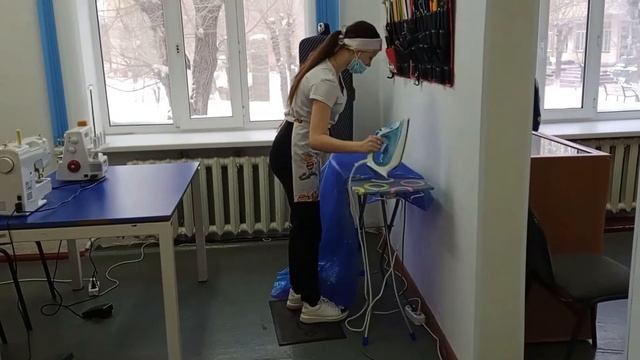 Уроки трудового обучения в швейной мастерской