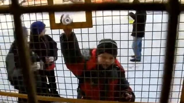 Школьникам привезли клетку для пластиковых отходов смотреть онлайн