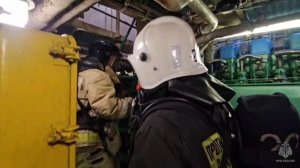 Пожарные потушили условный пожар на морском спасательном судне «Рубин»