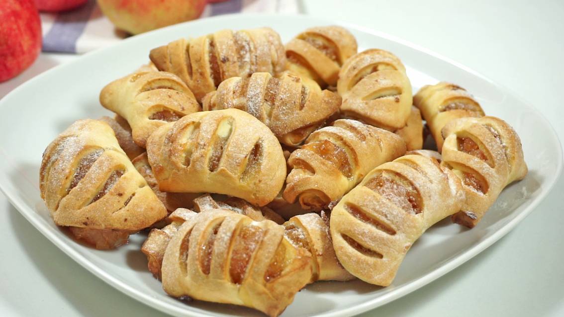 Очень простое и вкусное печенье с яблоками. Very simple and delicious cookies with apples.