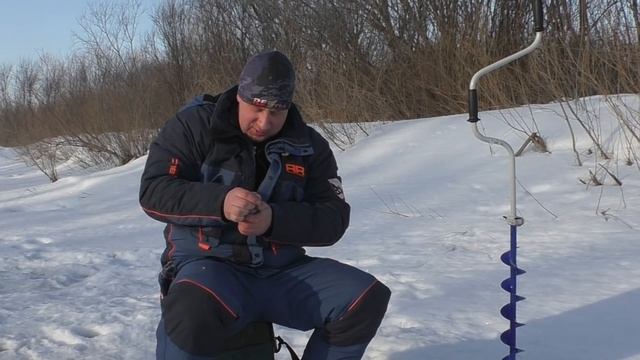 Бешеный клев! Рыбалка со льда. Жирные ПЕСКАРИ один за другим. Ловля ПЛОТВЫ и ПЕСКАРЯ на мормышку. смотреть онлайн