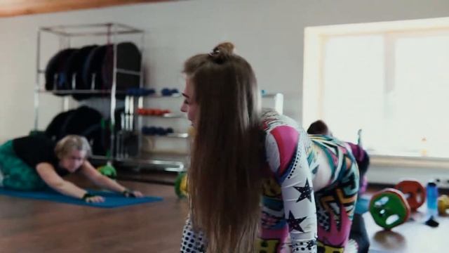 Групповые тренировки со Светланой Самсоновой!Фитнес центр "КЛАССИК" г.Орехово-Зуево смотреть онлайн