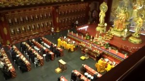 Храмы Сингапура. Служба в буддистском храме. (видео 018)