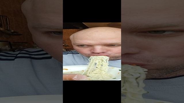 ОБЖОР Доширак и сарделька/мукбанг обеденный