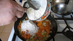 Обед на любой вкус. Куриные крылышки с рисом в духовке