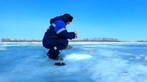 Едем с рыбалки по воде на мотобуксировщиках-мотособаках. Закрытие сезона зимний рыбалки.01.04 2022