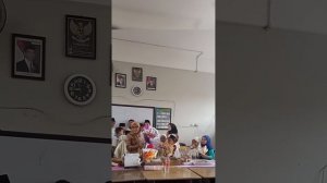 perayaan hari guru SDN O4 ULUJAMI KELAS 1B