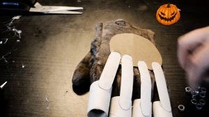 Костюм на HALLOWEEN  своими руками (перчатка фреди)
