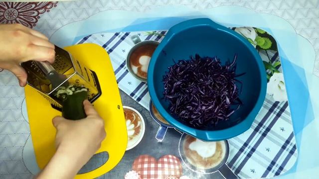Салат с краснокочанной капусты с морковью и огурцом смотреть онлайн