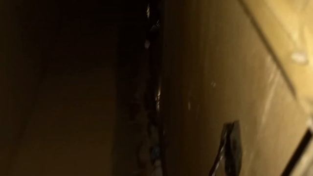 Потолок, который постепенно выламывают: Часть 6 смотреть онлайн