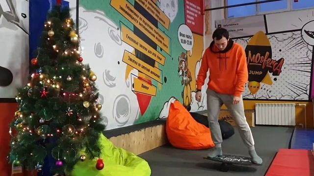 Прыжки на высокий кубик. Сальто с места. Неудачные дубли. Полоса препятствий. Учусь борьбе у друга. смотреть онлайн