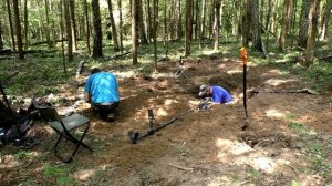 Докопались до центра клада в лесу под елкой. КОП Кладоискатель Руся.