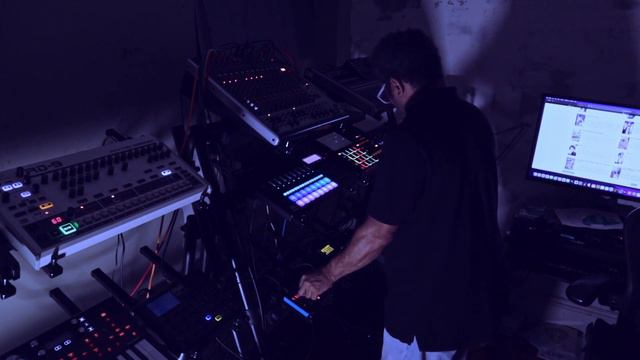 Dawless House Music // Acid Test //MPC One, Dave Smith AS-1, TD3, Roland J6, Blackbox, RD-9 смотреть онлайн