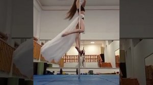 Балерина элемент для танца на пилоне