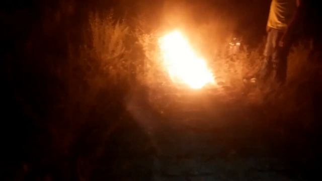 Копия видео "Горящий песок (92 бензин 30-50мл)" смотреть онлайн