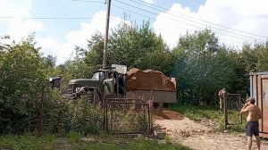 Делаем заезд на садовый участок ( 7 кубов ПГС) .mp4