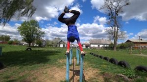 КАК НАУЧИТЬСЯ ДЕЛАТЬ СТОЙКУ НА ОДНОЙ РУКЕ?! Обучалка