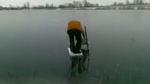 Рыбалка на тонком льду.