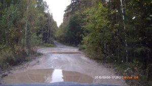 На Шкода Йети 1,2 передний привод по лесной грунтовке.