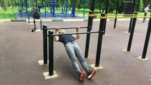 Горизонтальные подтягивания – простое упражнение для мощной спины!