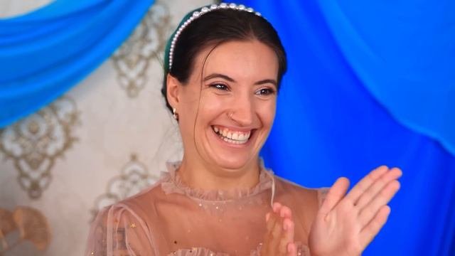 Вампир укусил принцессу Пич! Тюрьма для вампиров! Королевская семья удочерила принцессу Пич!