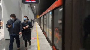 Электропоезд 81-775/776/777 «Москва-2020» ( Дейна ) отправляется со станции метро Воронцовская