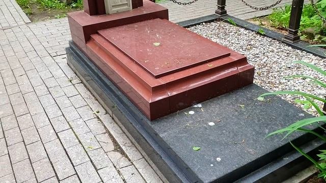 Прогулка по Пятницкому кладбищу.......