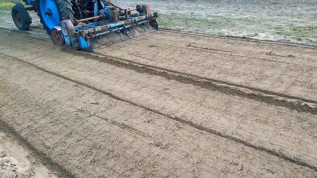 Приготовление земли для посадки чеснока. смотреть онлайн