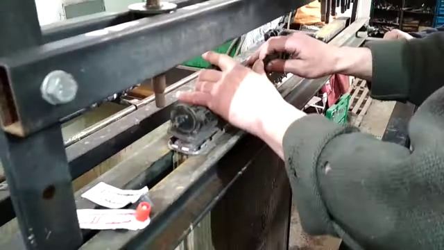 Как отремонтировать радиатор двухкомпонентным клеем AutoWeld самому смотреть онлайн