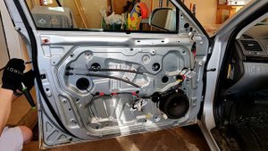 2006-2010 Hyundai Sonata Interior Door Disassembly - Window Regulator