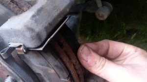 Замена передних тормозных колодок Daihatsu Move ?️ 2017