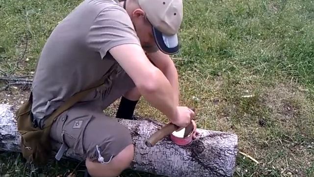 Как открыть тушёнку топором смотреть онлайн