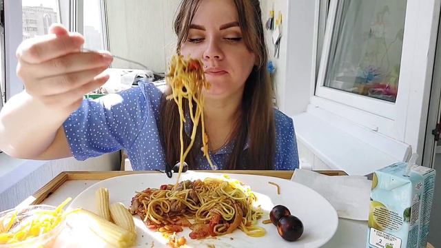 Мукбанг Вок рамен с курицей в соево- чесночном соусе, молодая кукурузка консервированная #мукбанг смотреть онлайн