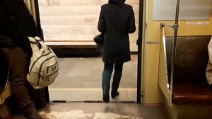 Что гудит в вагоне метро ?