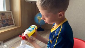 эксперимент для детей, опыты для детей, опыт с водой для детей Цветной фонтан