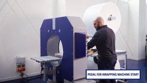 Robopac Pluripac M - горизонтальная упаковочная машина в стрейч плёнку с укрыванием верха  плёнкой