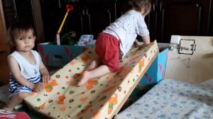 Научить ребенка слезать с дивана кровати, лайфхак