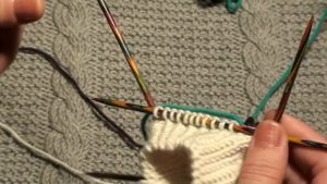 Школа вязания "Шерстяные истории". Вязание полоски.