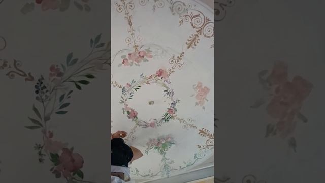 Рисунок на потолке и роспись стены. Спальная комната смотреть онлайн