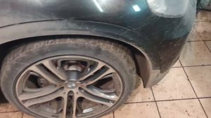 Диагностика на подъемнике, ремонт усиленного заднего редуктора БМВ Х5 Е70. Болезнь подвески: пружин