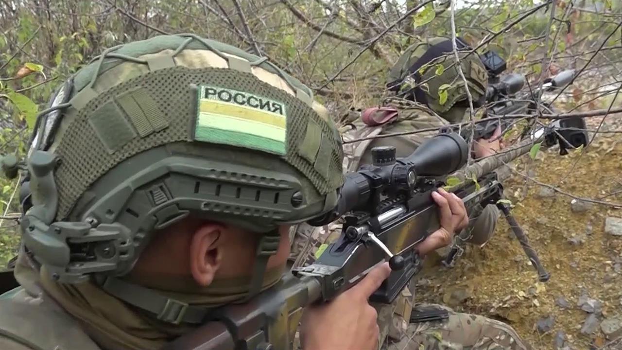 На базе в ДНР недалеко от передовой проходит обучение снайперов