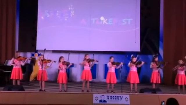 Ансамбль скрипалів молодших класів Скерцино. Керівник Черняк Тетяна. І. Шамо Києве мій.
