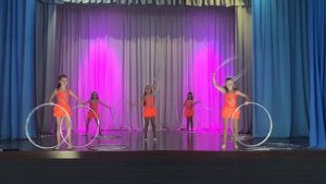 Игра с хула хупами-Цирковая студия "Энергия"