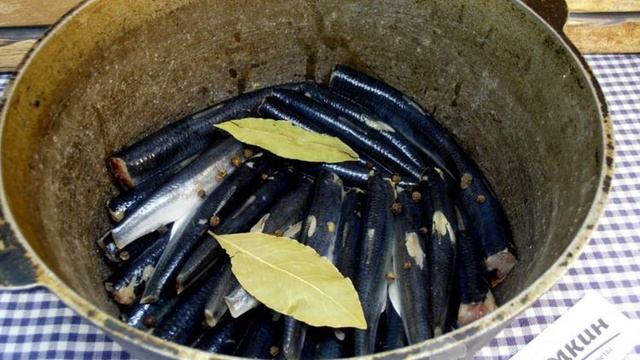 Шпроты из салаки в духовке в домашних условиях
