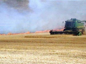 Кто быстрее - комбайн или огонь? Комбайны John Deere спасают урожай от огня