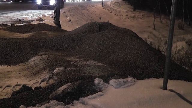 На Минском шоссе опрокинулся самосвал-песковоз смотреть онлайн